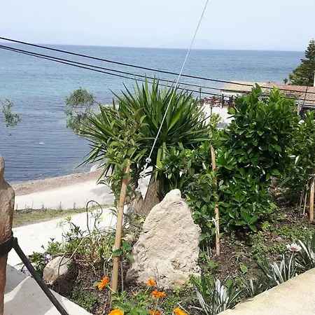 George's Sea View Apartment Mesongí