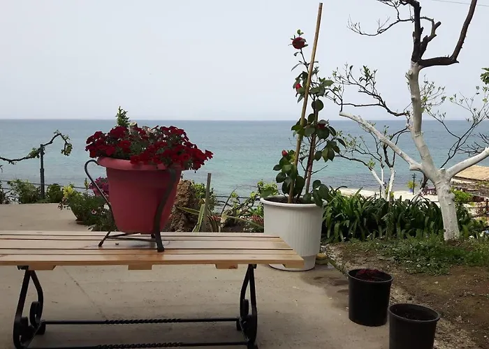 شقة George's Sea View Mesongí