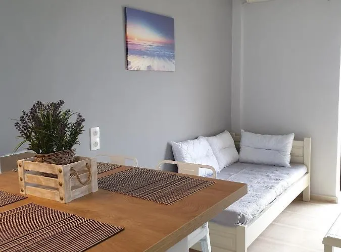 George's Sea View شقة Mesongí