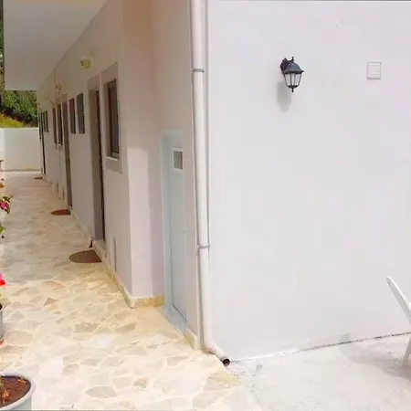 Apartment George's Sea View Mesongi