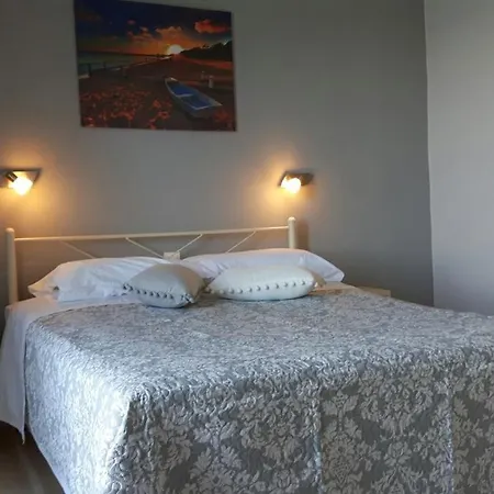 Apartment George's Sea View Mesongi